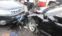 本田商务汽车撞栏杆图片(本田商务型车)