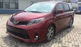 丰田汽车v6商务(丰田v6商务车多少钱一台)