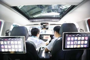 站商务汽车旁拍照姿势(车站的商务车是什么车)